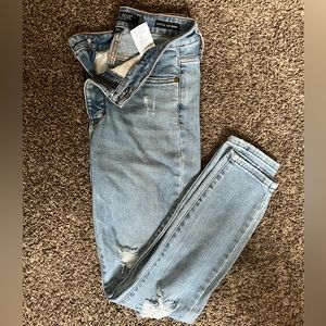 Judy Blue 7/28 Hi-Waisted Destroyed Tummy Control Skinny light-medium wash jeans